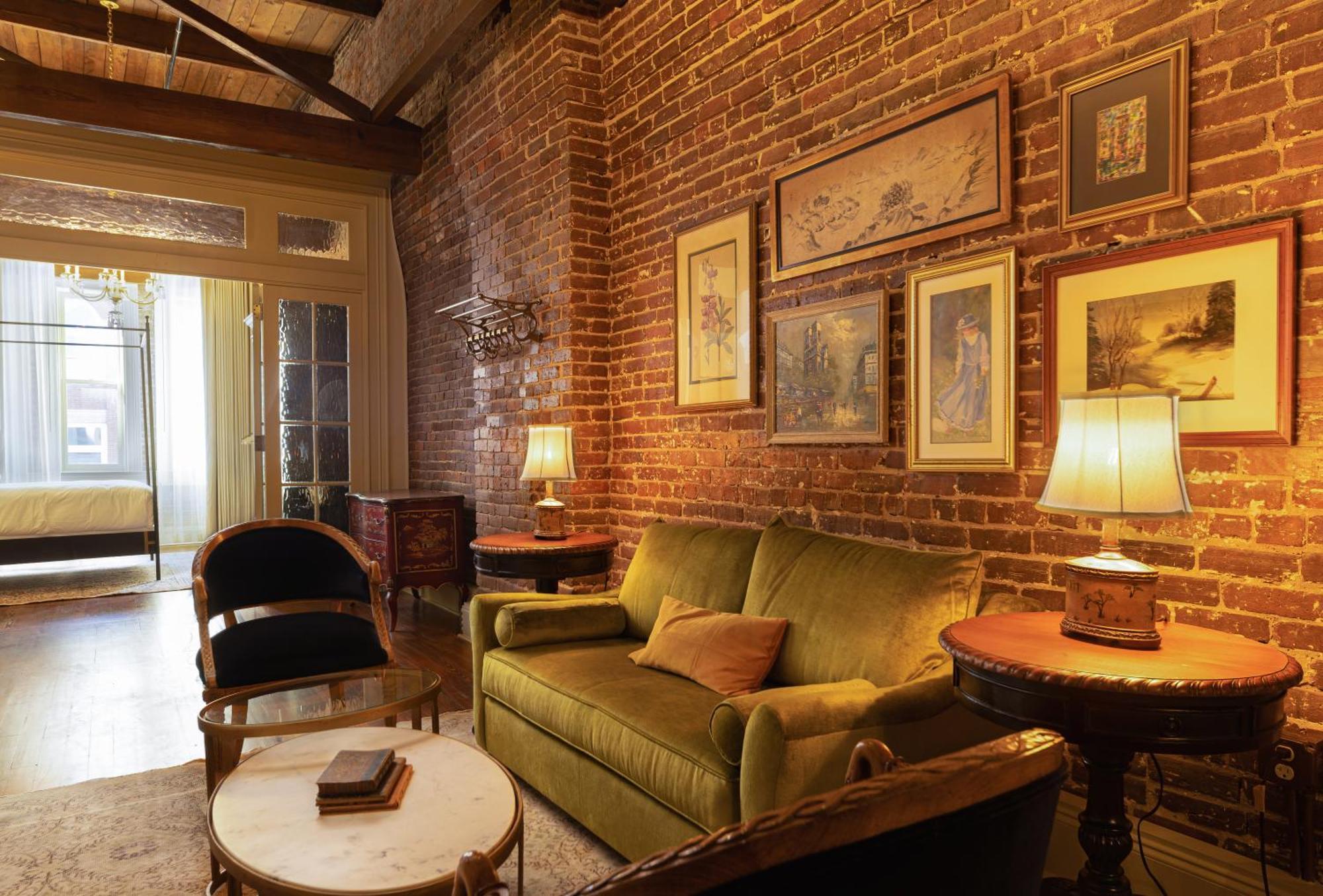 Hotel Cleo, Knoxville Downtown, A Tribute Portfolio Hotel Bagian luar foto