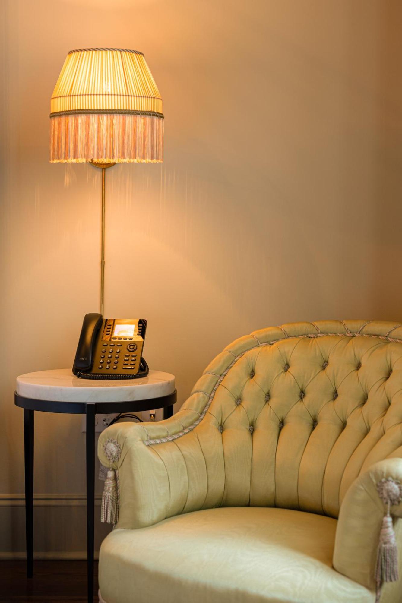Hotel Cleo, Knoxville Downtown, A Tribute Portfolio Hotel Bagian luar foto