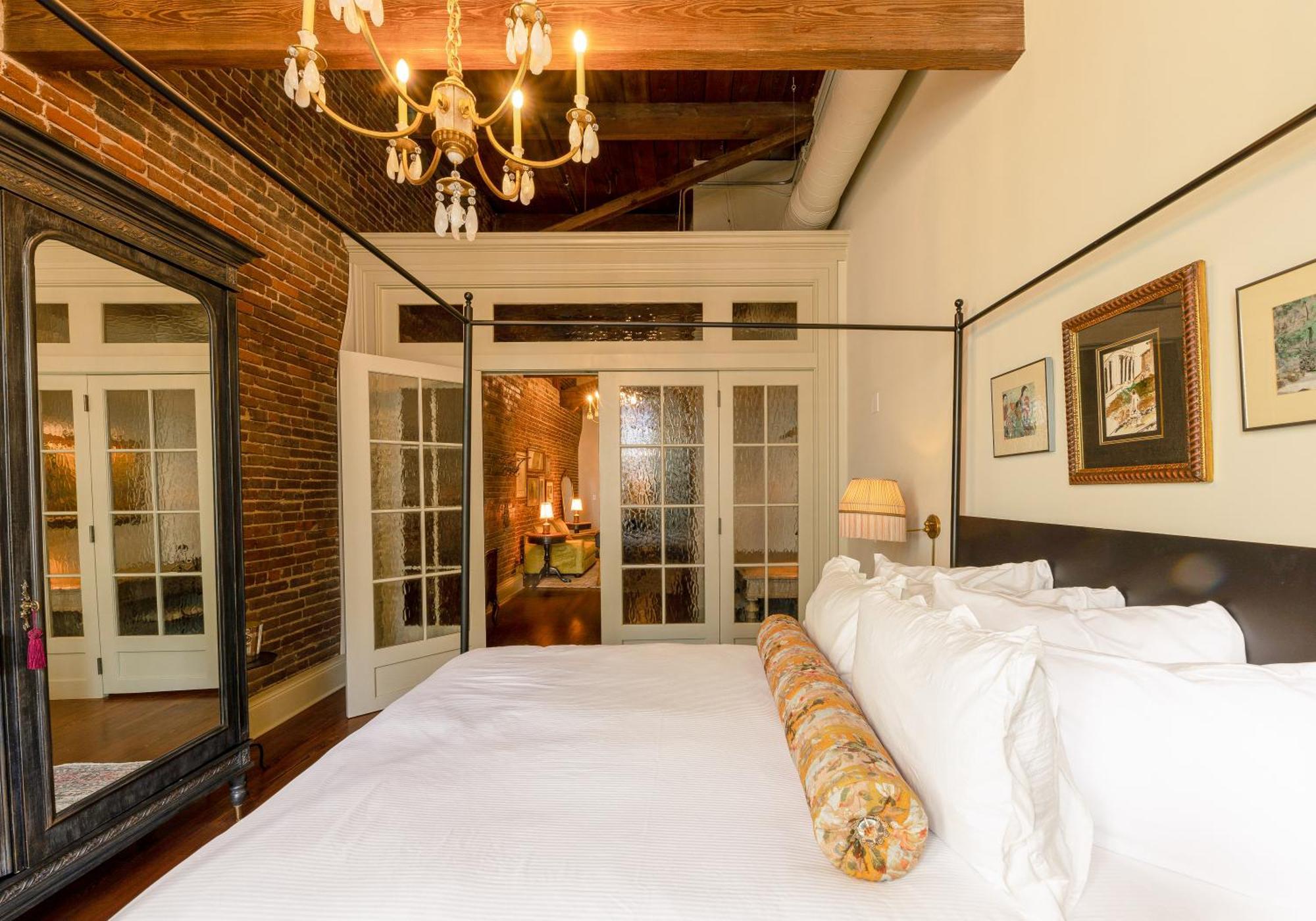 Hotel Cleo, Knoxville Downtown, A Tribute Portfolio Hotel Bagian luar foto