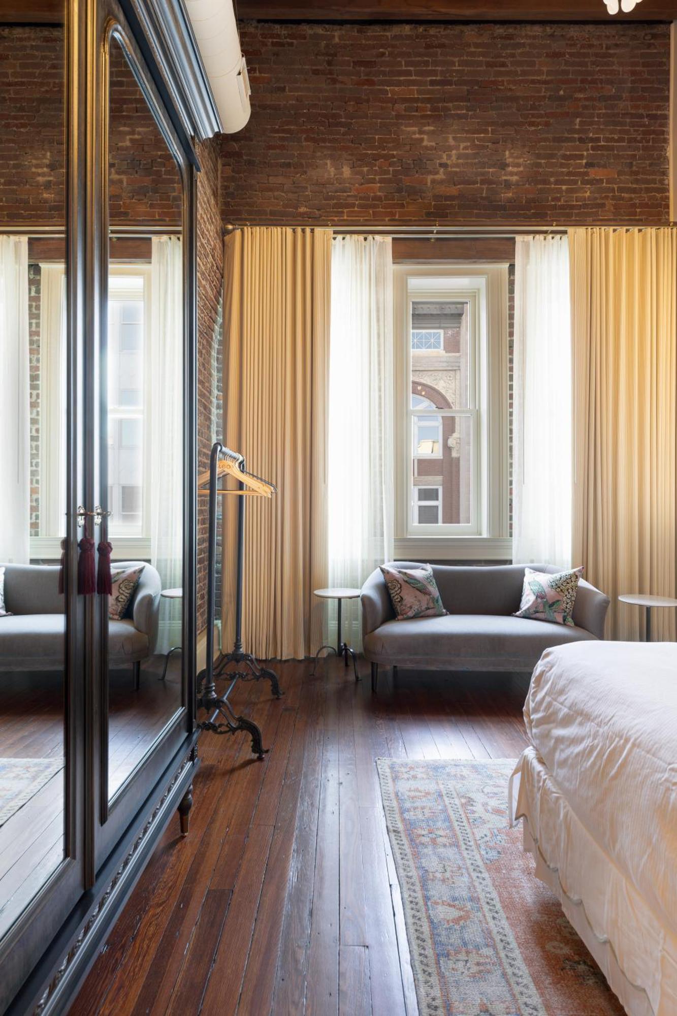 Hotel Cleo, Knoxville Downtown, A Tribute Portfolio Hotel Bagian luar foto