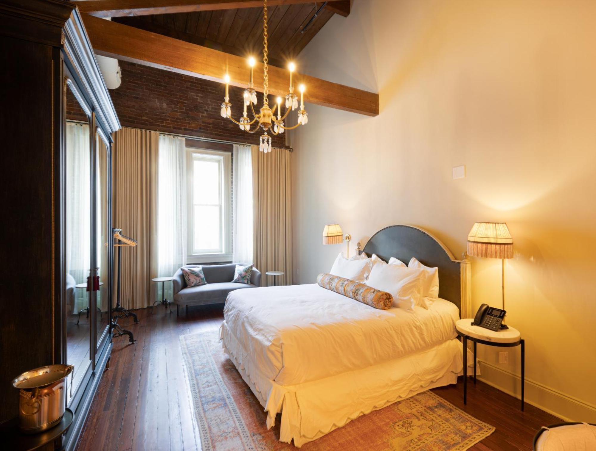 Hotel Cleo, Knoxville Downtown, A Tribute Portfolio Hotel Bagian luar foto