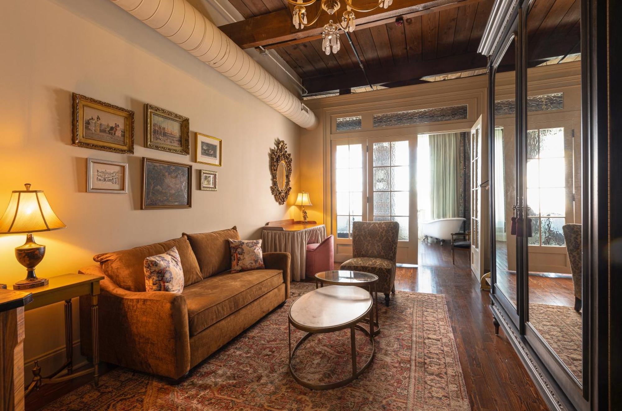 Hotel Cleo, Knoxville Downtown, A Tribute Portfolio Hotel Bagian luar foto