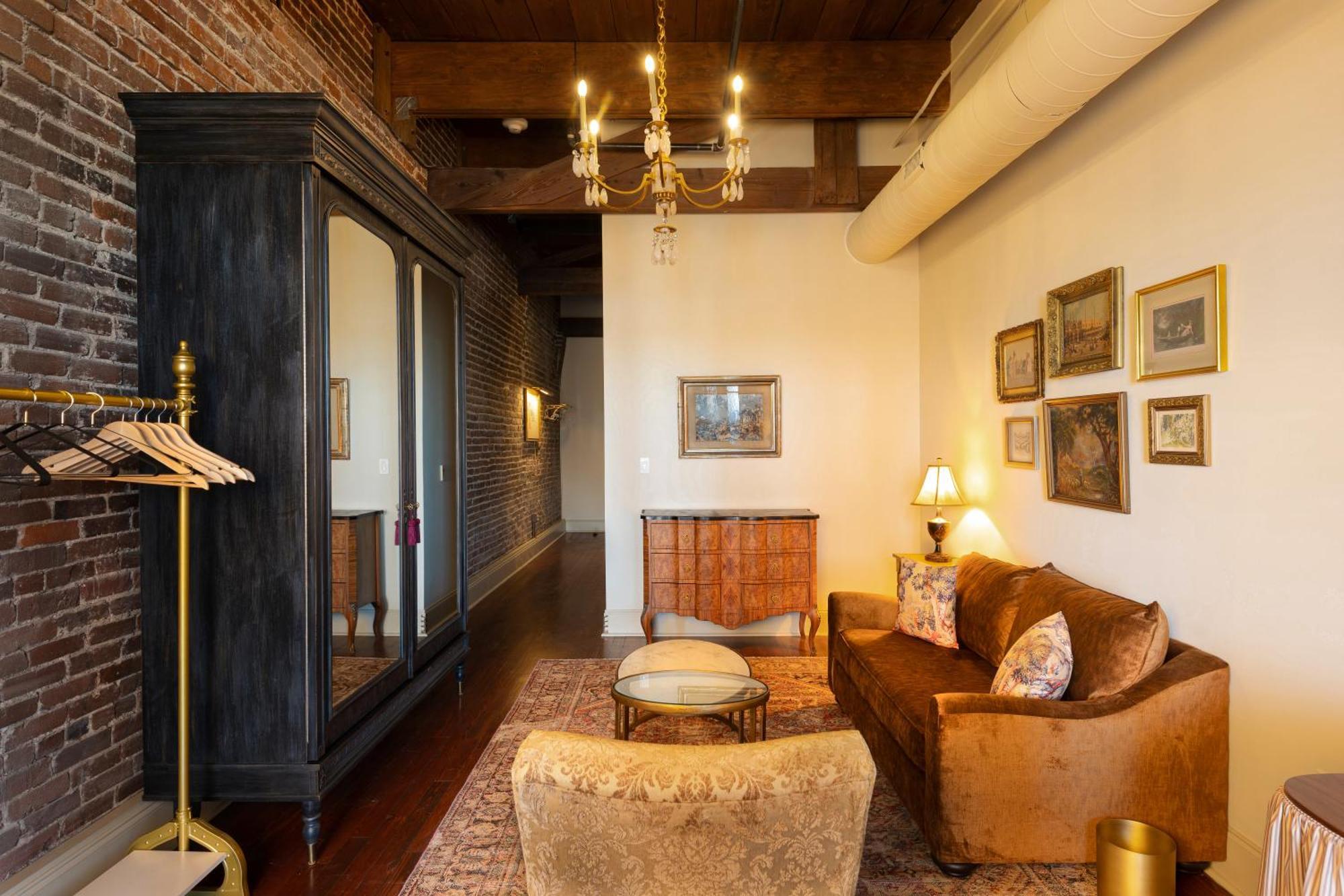 Hotel Cleo, Knoxville Downtown, A Tribute Portfolio Hotel Bagian luar foto