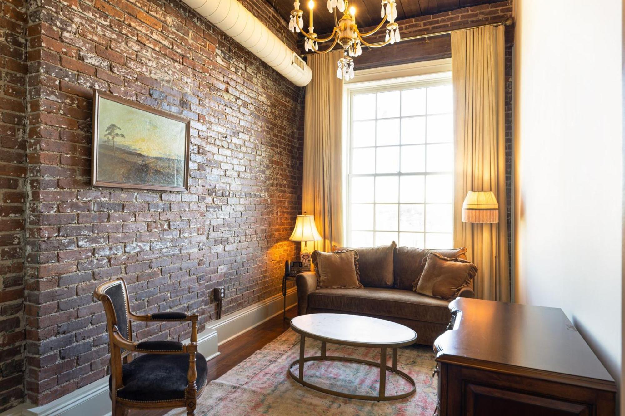 Hotel Cleo, Knoxville Downtown, A Tribute Portfolio Hotel Bagian luar foto