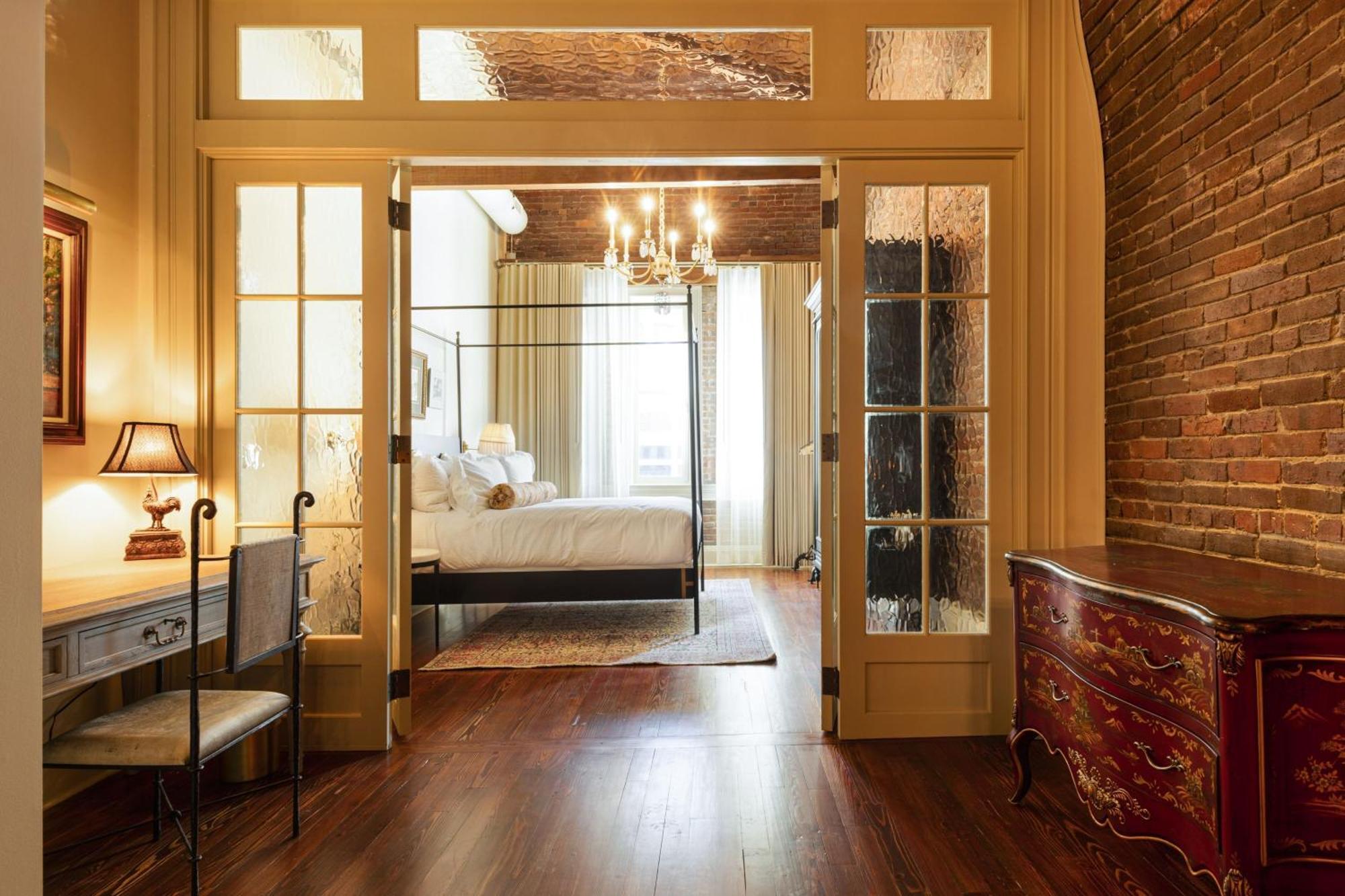 Hotel Cleo, Knoxville Downtown, A Tribute Portfolio Hotel Bagian luar foto