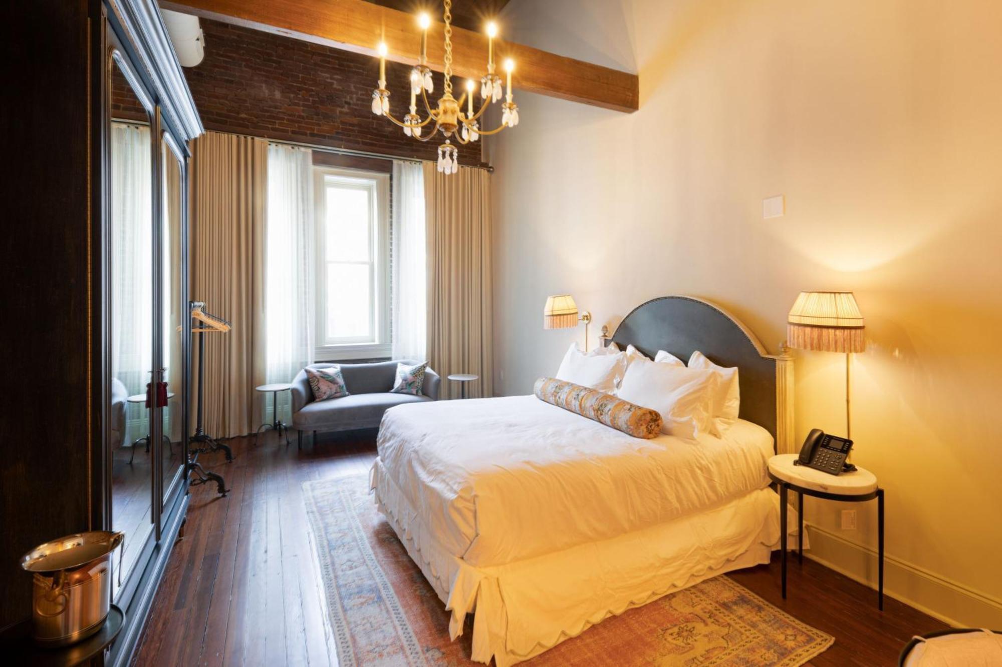 Hotel Cleo, Knoxville Downtown, A Tribute Portfolio Hotel Bagian luar foto