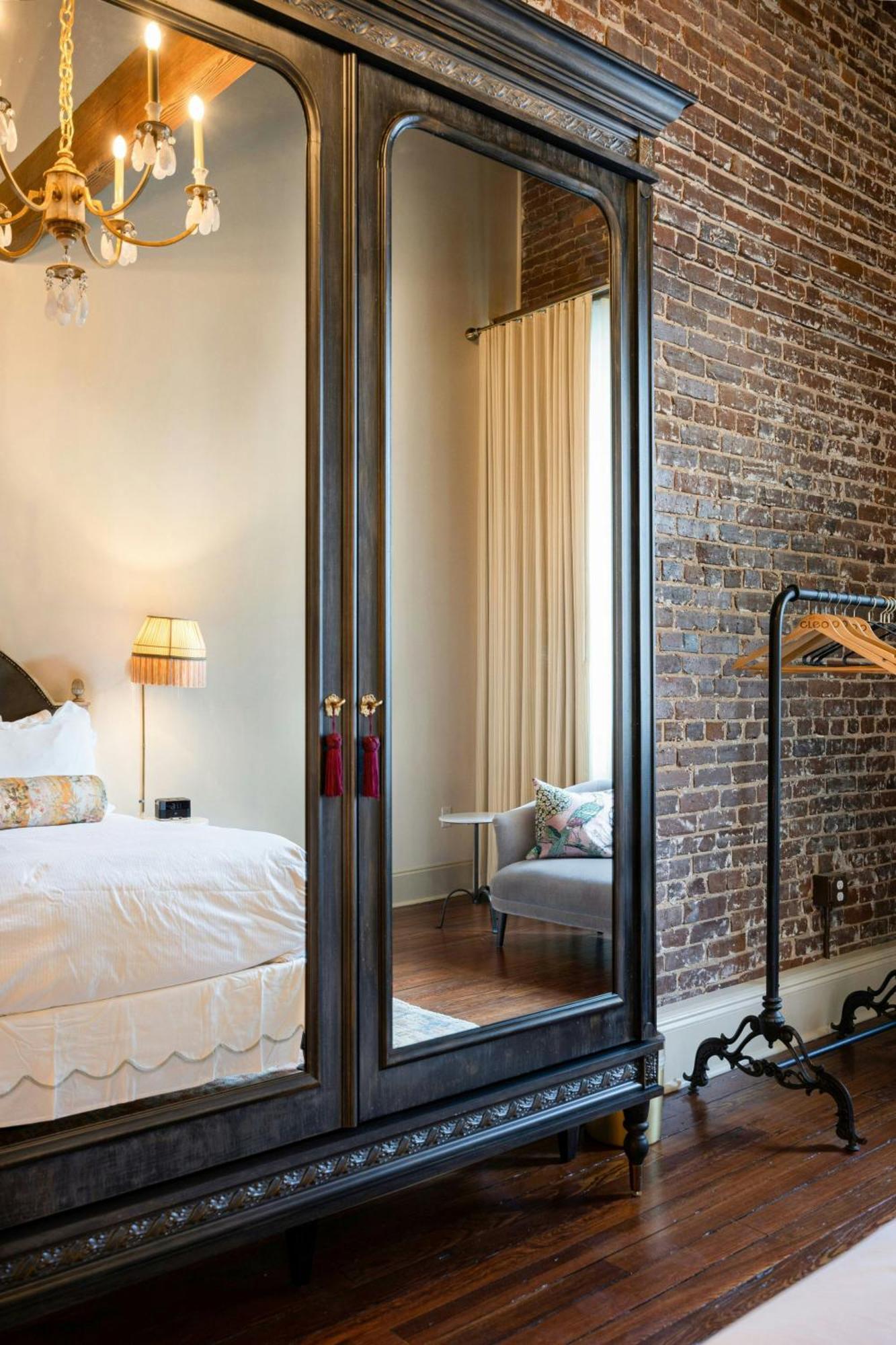 Hotel Cleo, Knoxville Downtown, A Tribute Portfolio Hotel Bagian luar foto