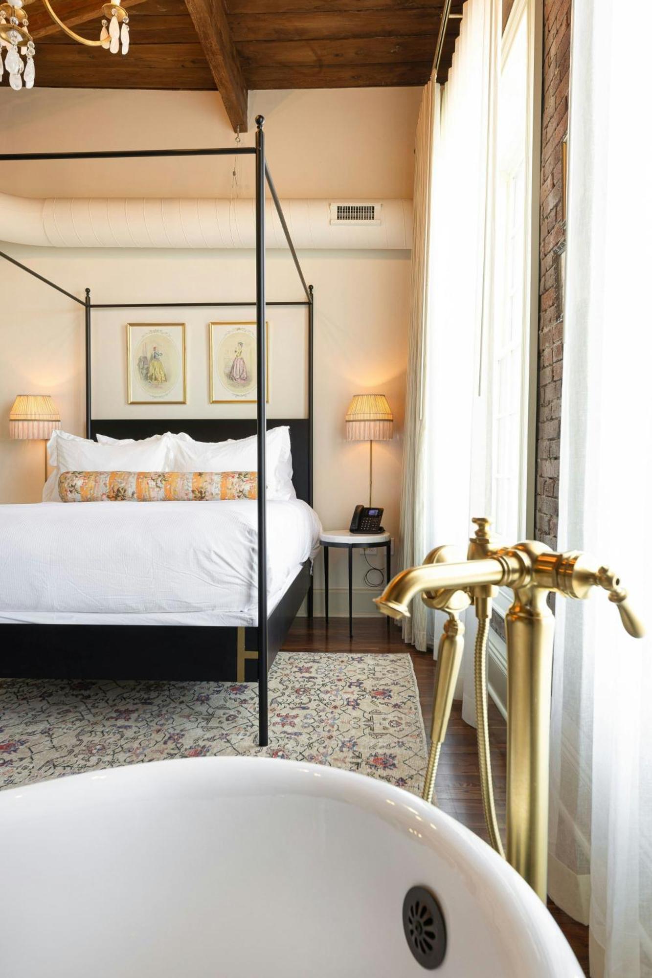 Hotel Cleo, Knoxville Downtown, A Tribute Portfolio Hotel Bagian luar foto